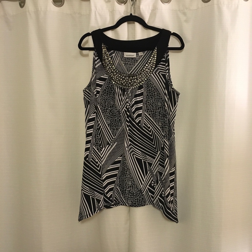 Women’s top by Avenue. Size 14/16. Free bracelet!